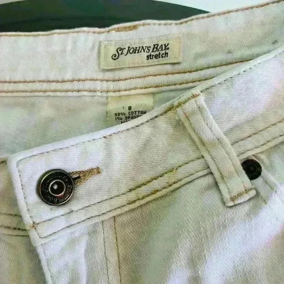 St. John’s Bay White Stretch Denim Shorts
Size: 8 - Picture 2 of 2